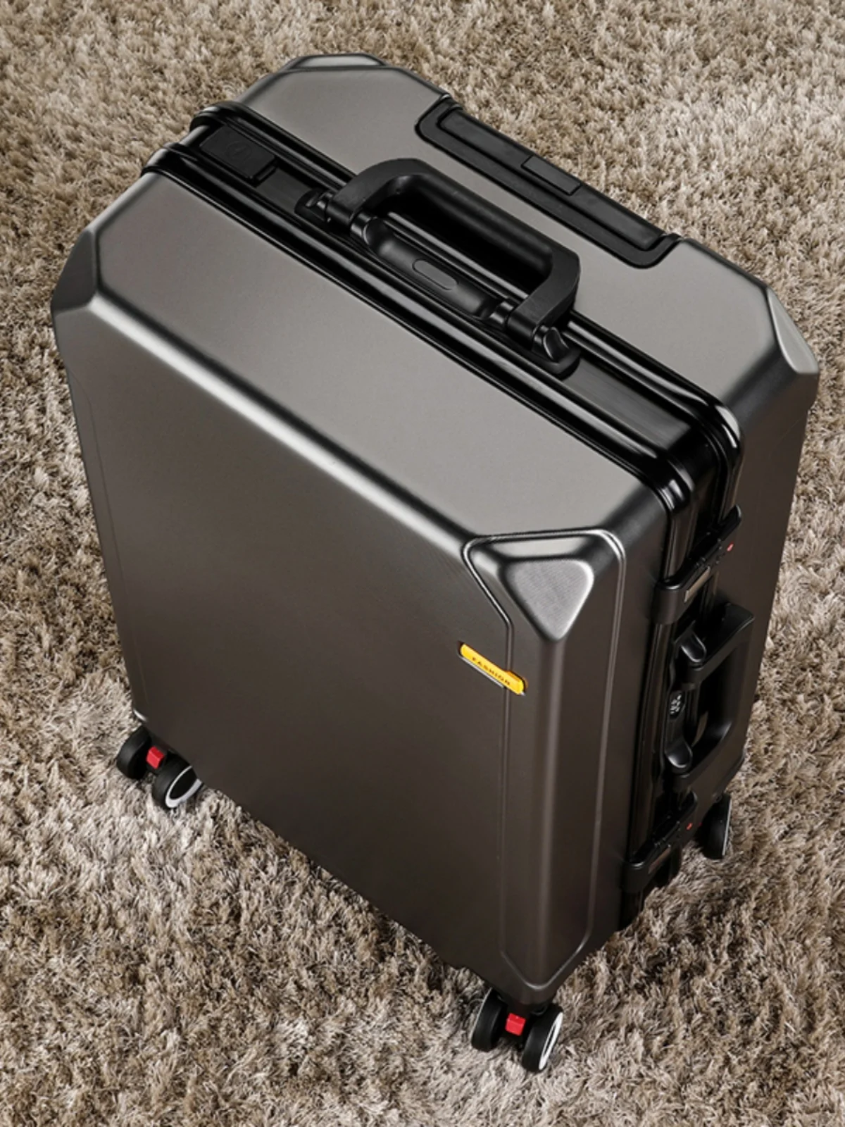 인기 있는 알루미늄 프레임 기내용 캐리어 가방, 콤비네이션 잠금장치, 여행 및 비즈니스용 내구성 있는 ABS+PC 소재